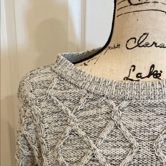 Chic Gray Cable Knit Patterned Crew Neck Sweater size Large - Picture 3 of 7
